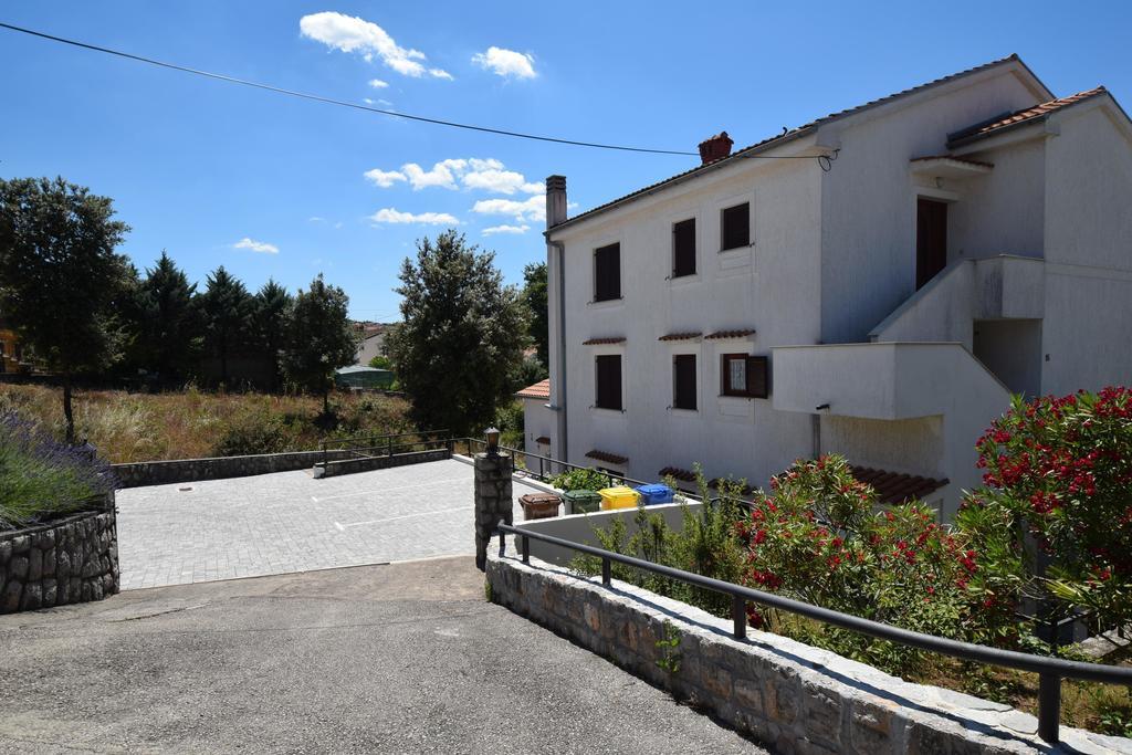 Apartments Drago Malinska Esterno foto