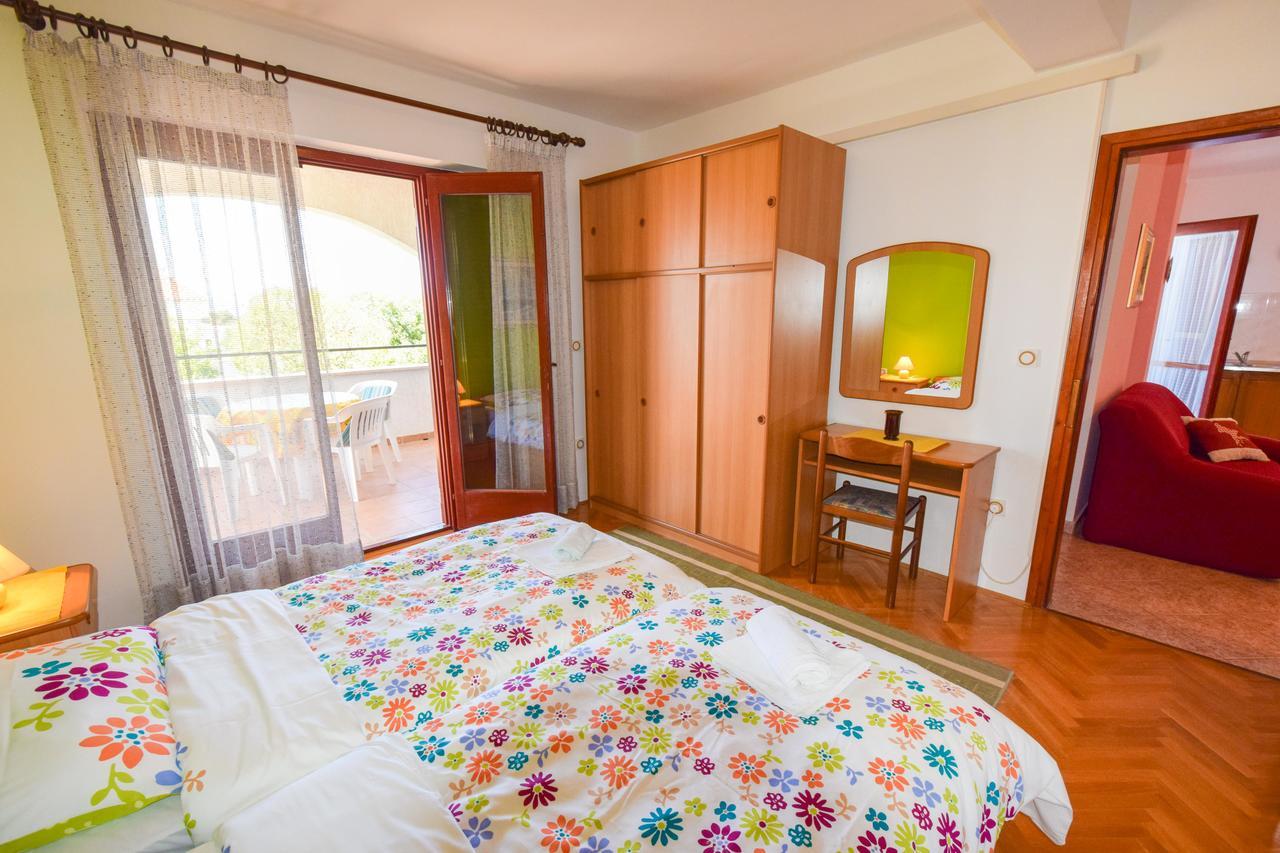 Apartments Drago Malinska Esterno foto